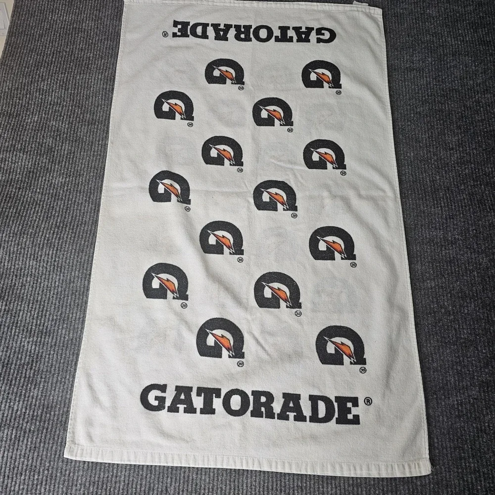 Gatorade White Sports Towel 20x40 All Over Logo Print Cotton Gym Bench Sideline